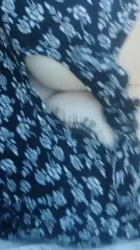 Quick Cleavage Flash in the Car