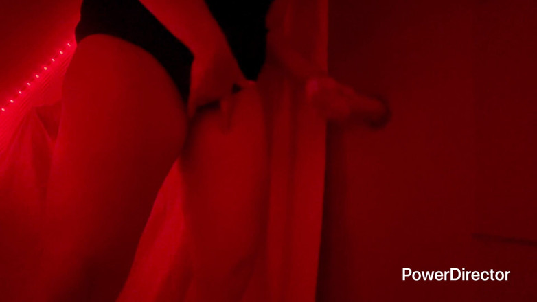 Galy: Glory Hole într-o toaletă discotecă, sug un străin