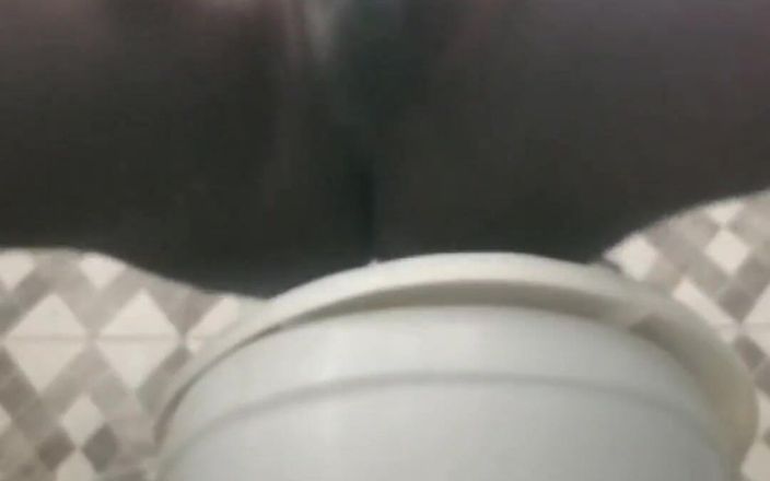 Bbc Godaddy: Gorilla dick afferrare martellante in bagno pubblico