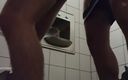 Boyzxy: Fuck &amp;#039;n smoke auf einer öffentlichen toilette