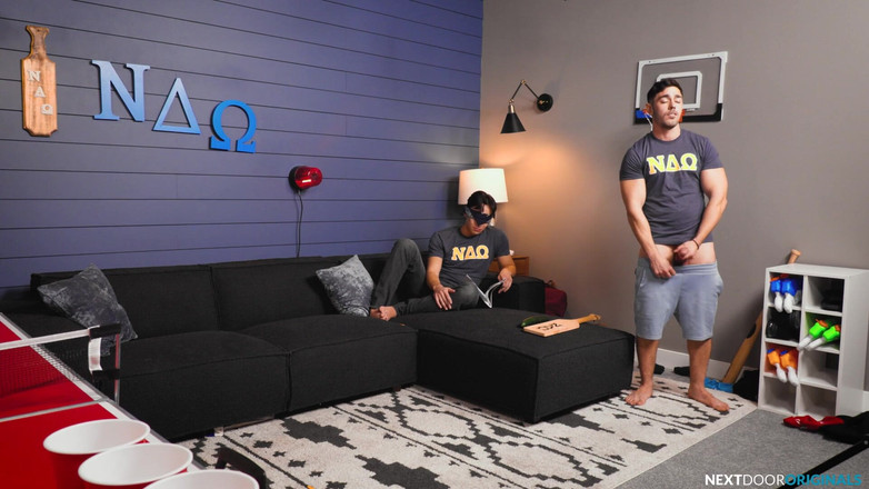 Next Door Studios: Nextdoorstudios - ateşli rehin kaslı genç kız kardeşle sikişiyor