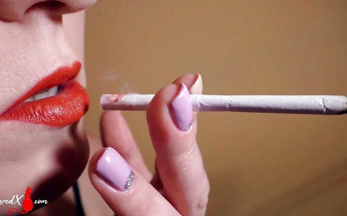 Red red: かなりの女性が喫煙、フェラチオコックと兼顔