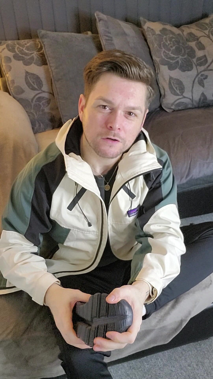 Twotwinkhusbands: Scally Lad Ryan menyembah kaki