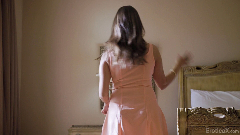 Erotica X: Eroticax - पति बड़े स्तनों वाली बेब पत्नी की नसों को उत्तेजित करता है