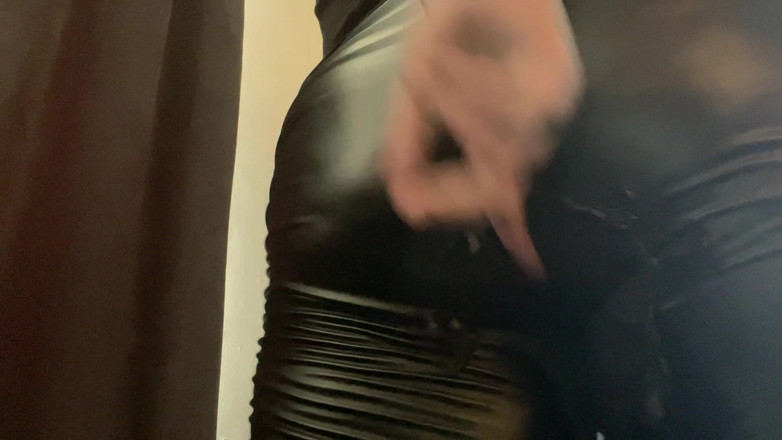 Miss Valentina: Lederhosen mit anbetung zerstören