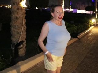 MariaOld: Dojrzała puma flirtuje z nieznajomym w parku i zabiera go...