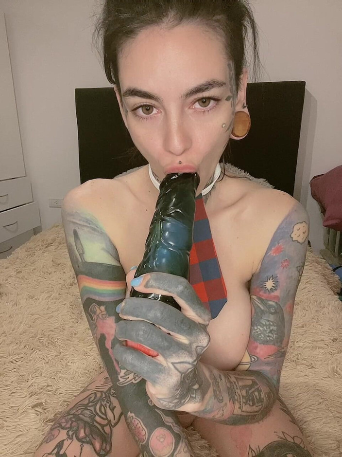 Latinxbabe: Una Colegiala Caliente