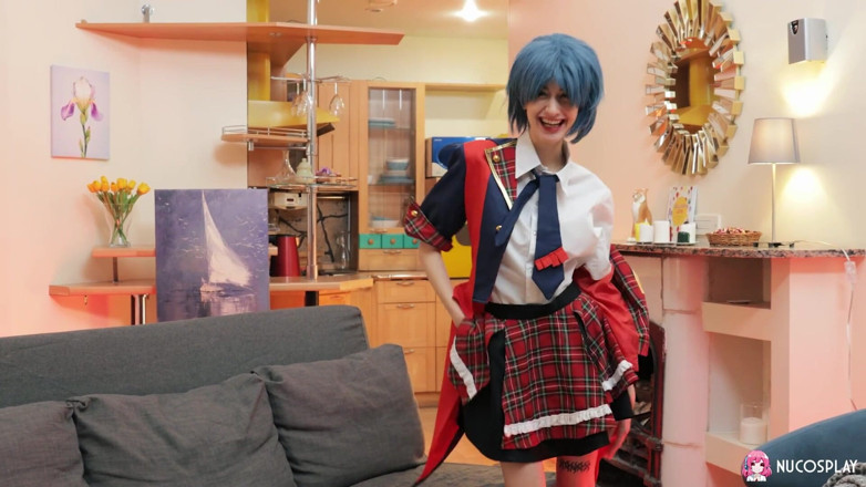 Nu Cosplay: Sasha Paige, fille aux cheveux bleus, adore baiser sa petite...