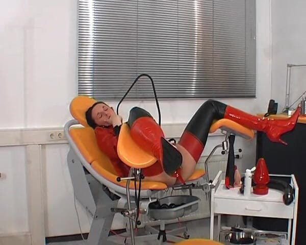 Rubber & Clinic Studio - 1ATOYS: เครื่องเย็ดรูตูดและฉี่ในยาง