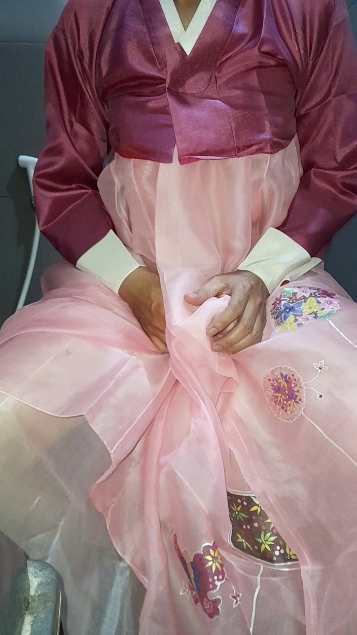 Naomisinka: Crossdresser acabando con hanbok, vestido tradicional coreano