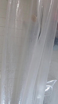 Masturbuje moji velkou chlupatou kundičku latinskoamerické babičky s robertkem, když se sprchuji