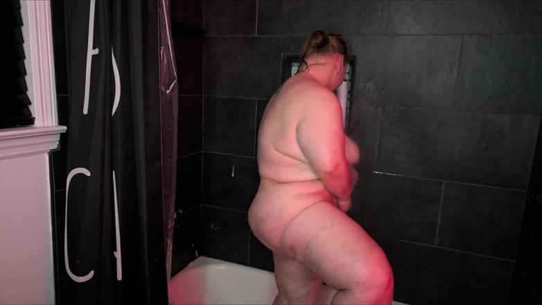 WeFuckinRight: BBW dziwka bierze prysznic przed sesją BBC