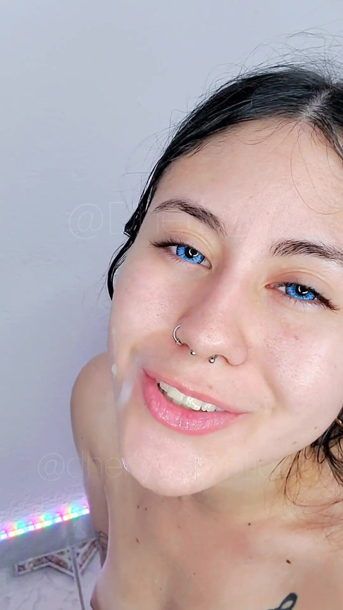 DherlyDoll: Boşalma derlemesi, güzel döl yutuyor!
