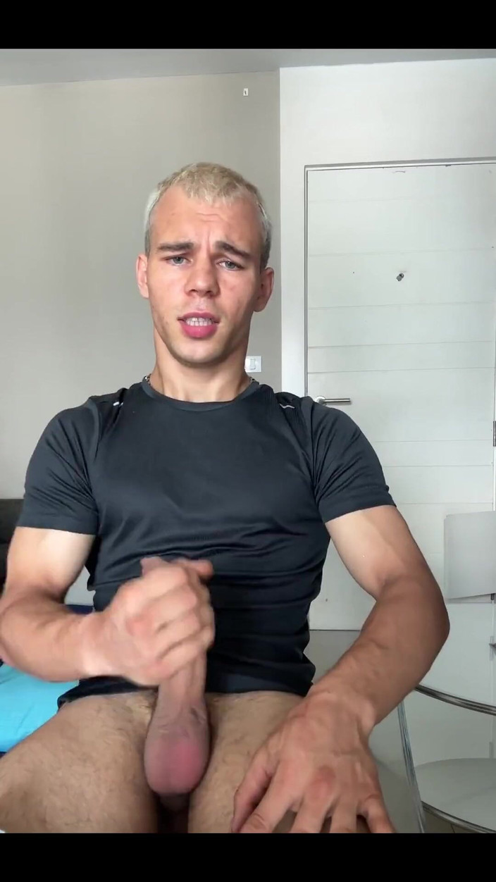 Max_Russell: 젖탱이를 핥고 싶은 거유 밀프