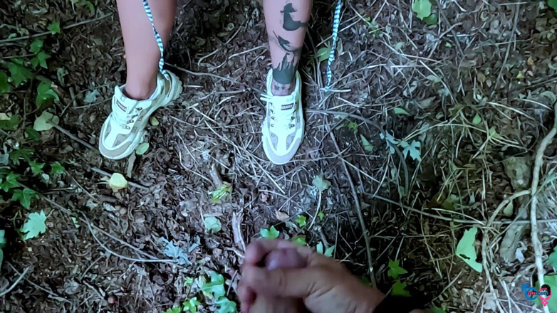 effeemme1: Ragazza Italiana Fa Sborrare Un Cazzo Nel Parco Pubblico Dicendogli...