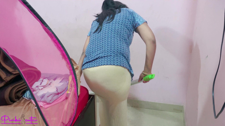 pinki_cute: Pembantu rumah Ravinadesi Yang Kelambu Melancap Di Hadapan Pemiliknya Dan...