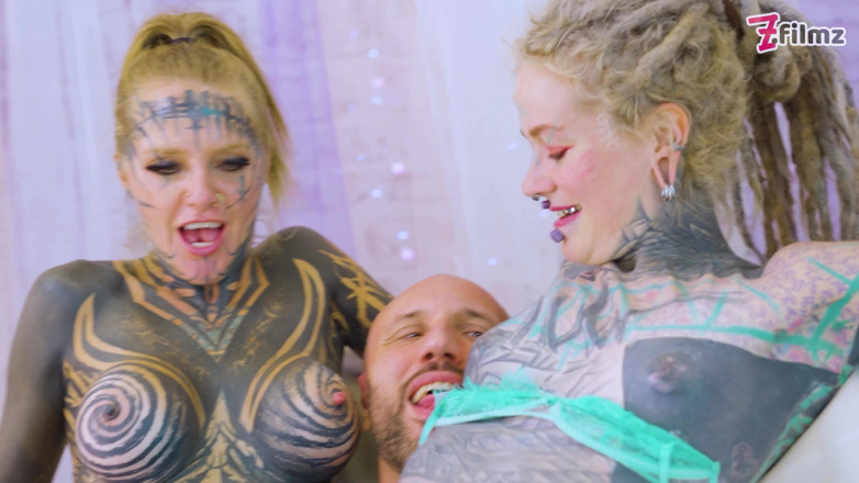 Spicy Lab Production: Trío alemán con dos chicas tatuadas enloquecidas por el sexo