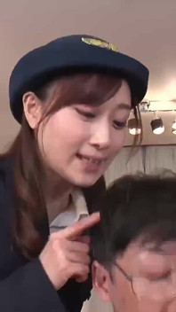彼女は美味しい味で彼のペニスをしゃぶり続け、彼は耳元で囁き続けている - 4