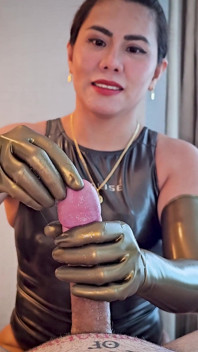 Dominare feminină cu sondare cu mănuși din latex