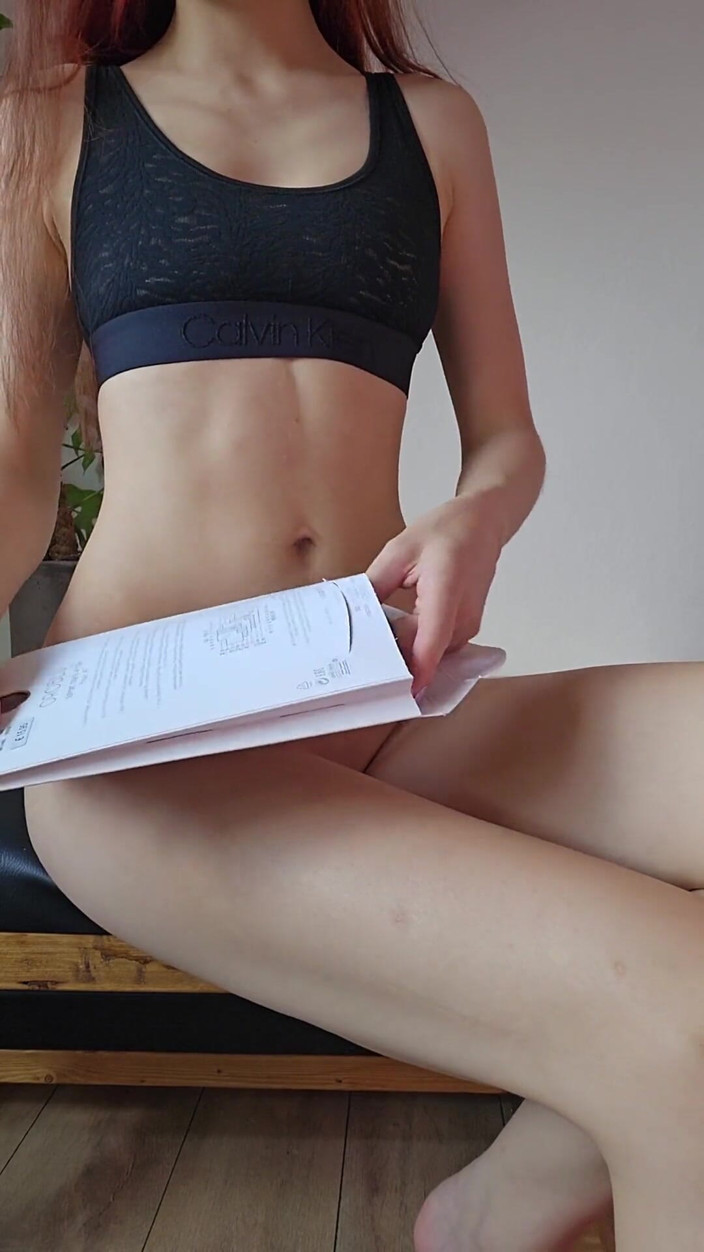 petitesubkitten: Nylon legging passen