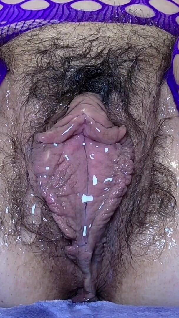 Extreme Upclose Huge Labia Tease & Masturbation (LunaXscorpia)