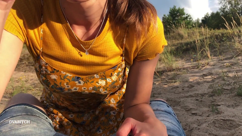 Dvabitch: Succhiato il cazzo nella spiaggia all'aperto