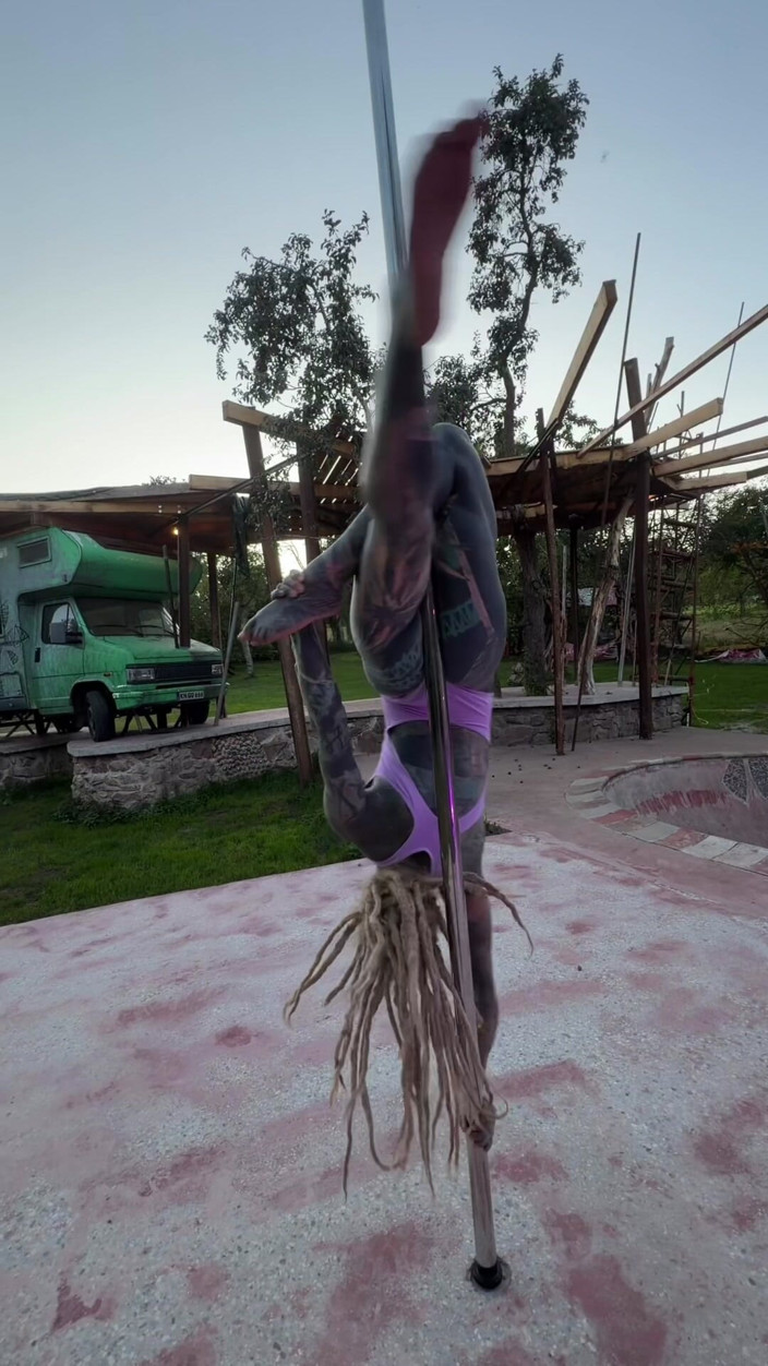 Anuskatzz: Do You Like My Dance for You?