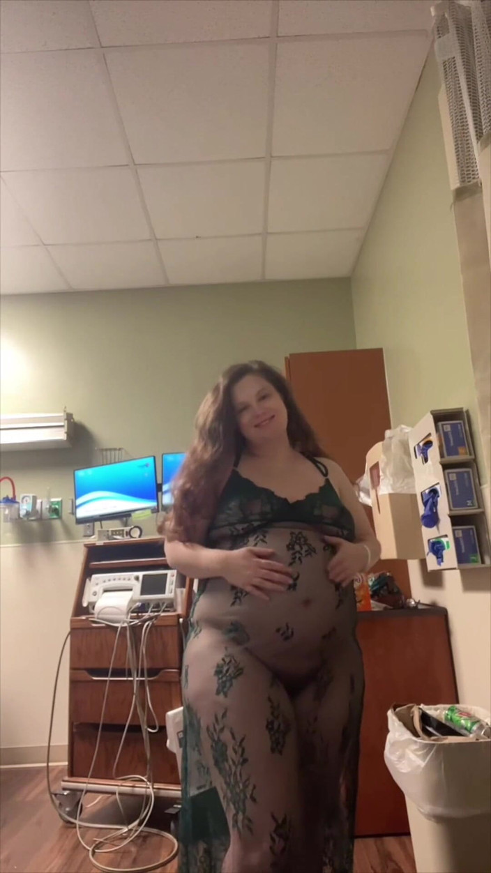 Dirtysecret: Böses Mädchen Auf Dem Bett Ruhe