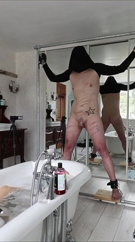 Perhambaan hamba mandi femdom