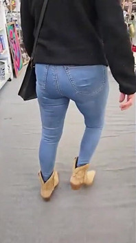 Jeans attillati a 70 anni