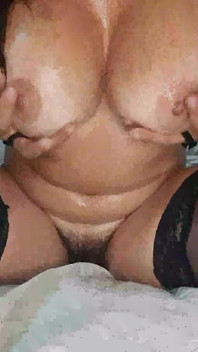 M-am excitat foarte mult și în timp ce vaginul meu picura
