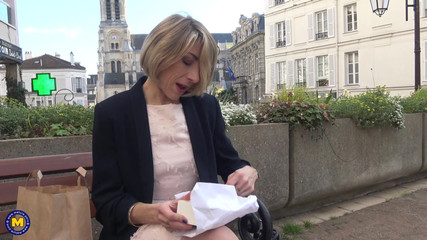 Mature NL: Tato divoká francouzská máma prosí o velkého tvrdého ptáka, který...