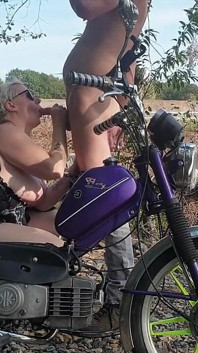 Blowjob Dan Fuck Di Hutan