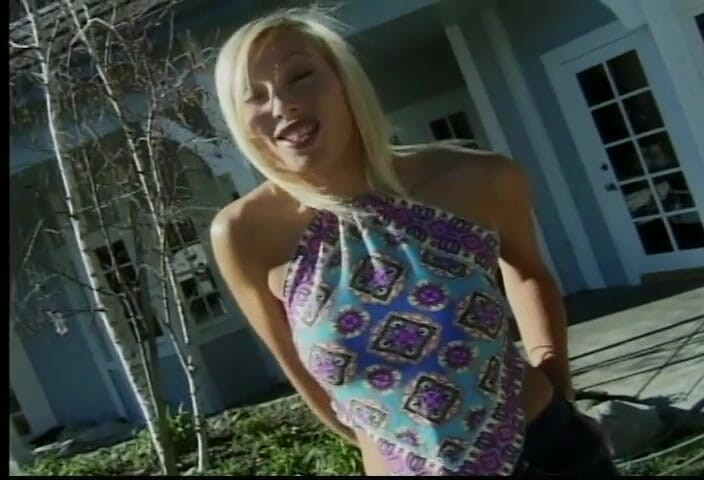 VOP Porno: Two naughty babes pleasure each other outdoor