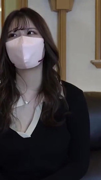 Prsatá G cup Gyaru přijde a její divoké křivky ukradnou kontrolu jako noční spiraly do creampie šílenství