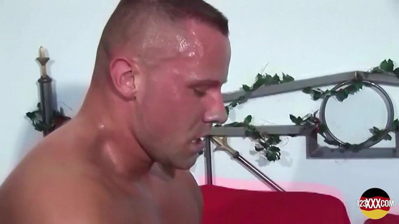 123XXX - 100% Amateurs: La signora tedesca punk scopa come non mai