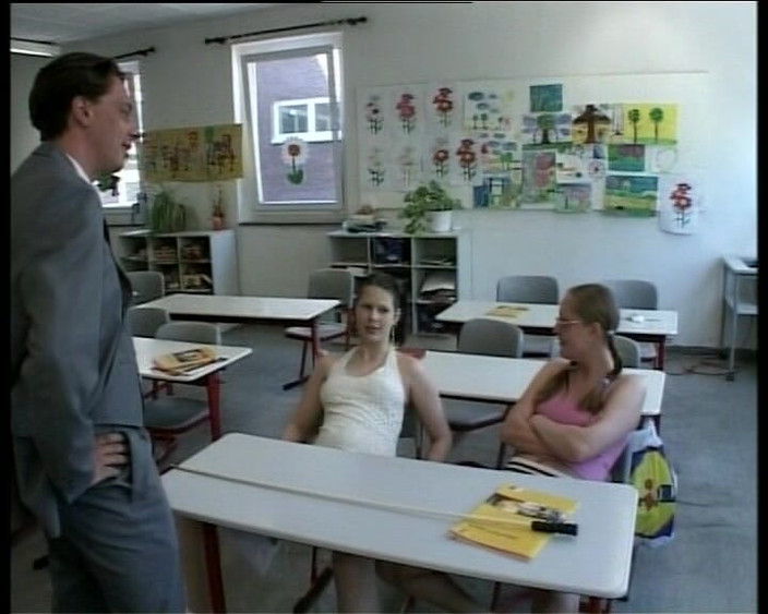 German's Young Babes: Due carine studentesse dalla germania scopate insieme in classe