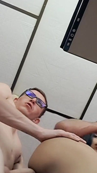 Chlapec šuká transku