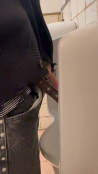 Harry_jen | Pissing Outside in Public Toilet