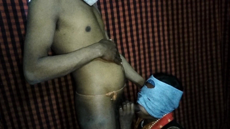 Sexy_Sali: पति घर पर नहीं था, इसलिए पत्नी ने अपने प्रेमी को फोन किया और उसके साथ सेक्स किया। देसी