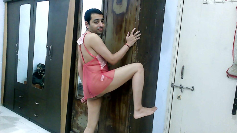 Cute & Nude Crossdresser: Сексуальна сіссі кроссдресссер фембоя, солодкий льодяник у сексуальній прозорій кралі.
