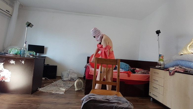 Amateur_MS: Soție sexy cu pizdă păroasă dansează goală.