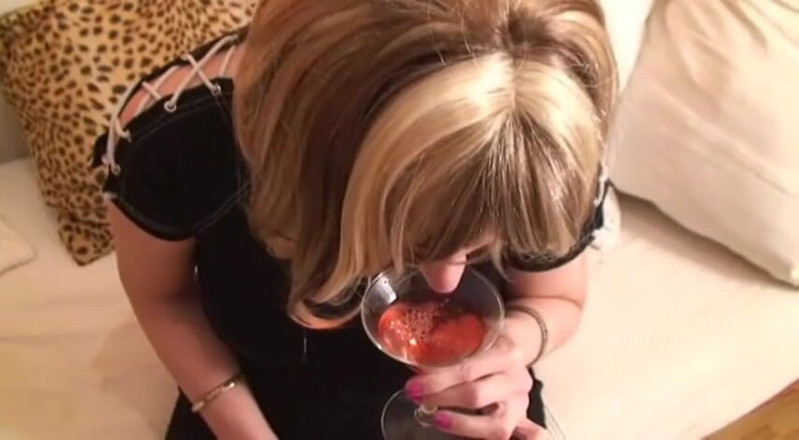 Femdom Austria: Fetishqueen Lucilla ai servit un aperitiv foarte special