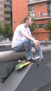 2 blonde Duitse skater twinks neuken op het dak