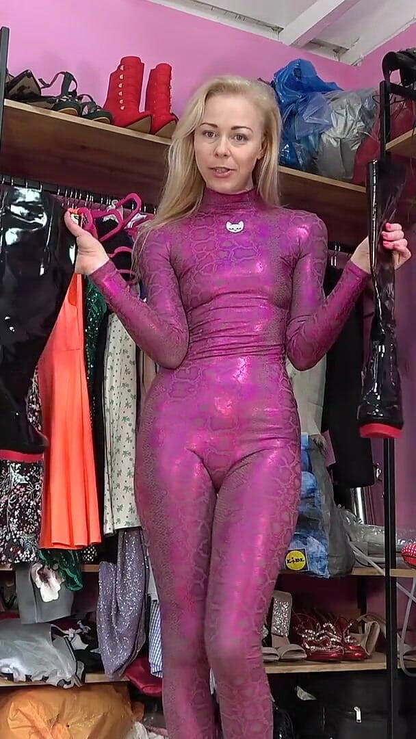 UKCuteGirl Lucy Lauren: 쓰리번을 제어하는 인터랙티브 Gfe 시리즈 반짝이는 Catsuit 여친