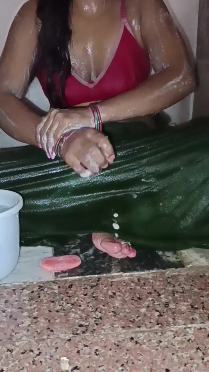 Bobyta bhabhi: Hintli kız mastürbasyon yapıyor