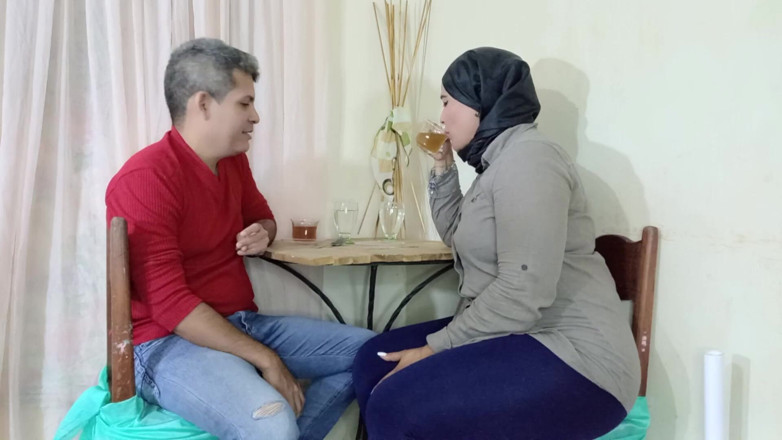 Gina Halime: 丰满的阿拉伯女孩在她的阴户里接受了大量精液