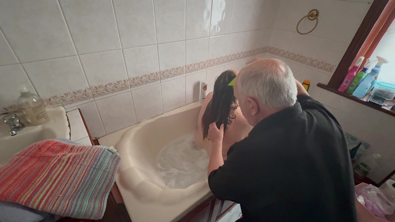 Aaexperiencesltd: Část 1 Když se Satanův komorník koupe a masíruje Domina Satana