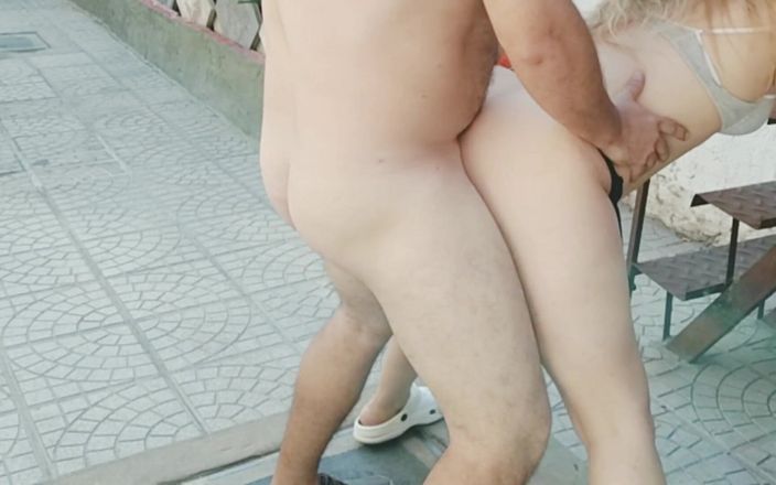 Activecouplearg: Pár šuká na venkovní chodbě