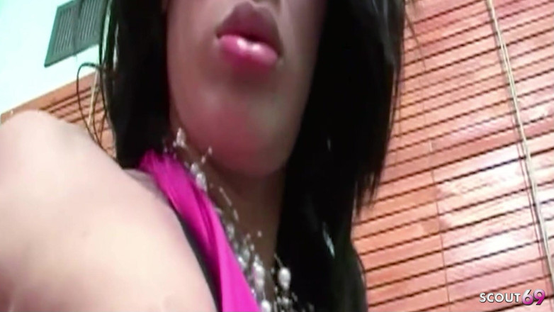 Shemale TS Collection: Napalona Tranny jest gotowa na swój pierwszy seks analny z...